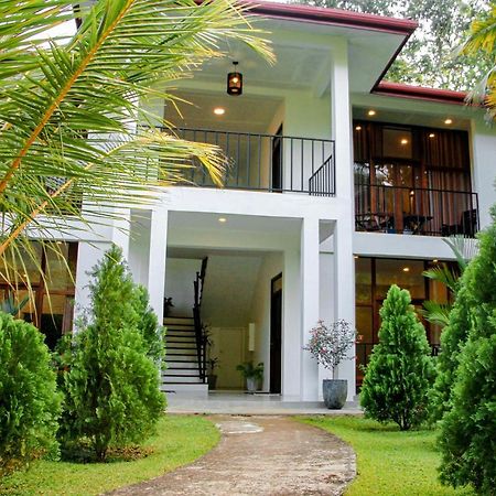 Manike Lodge Habarana Exteriör bild